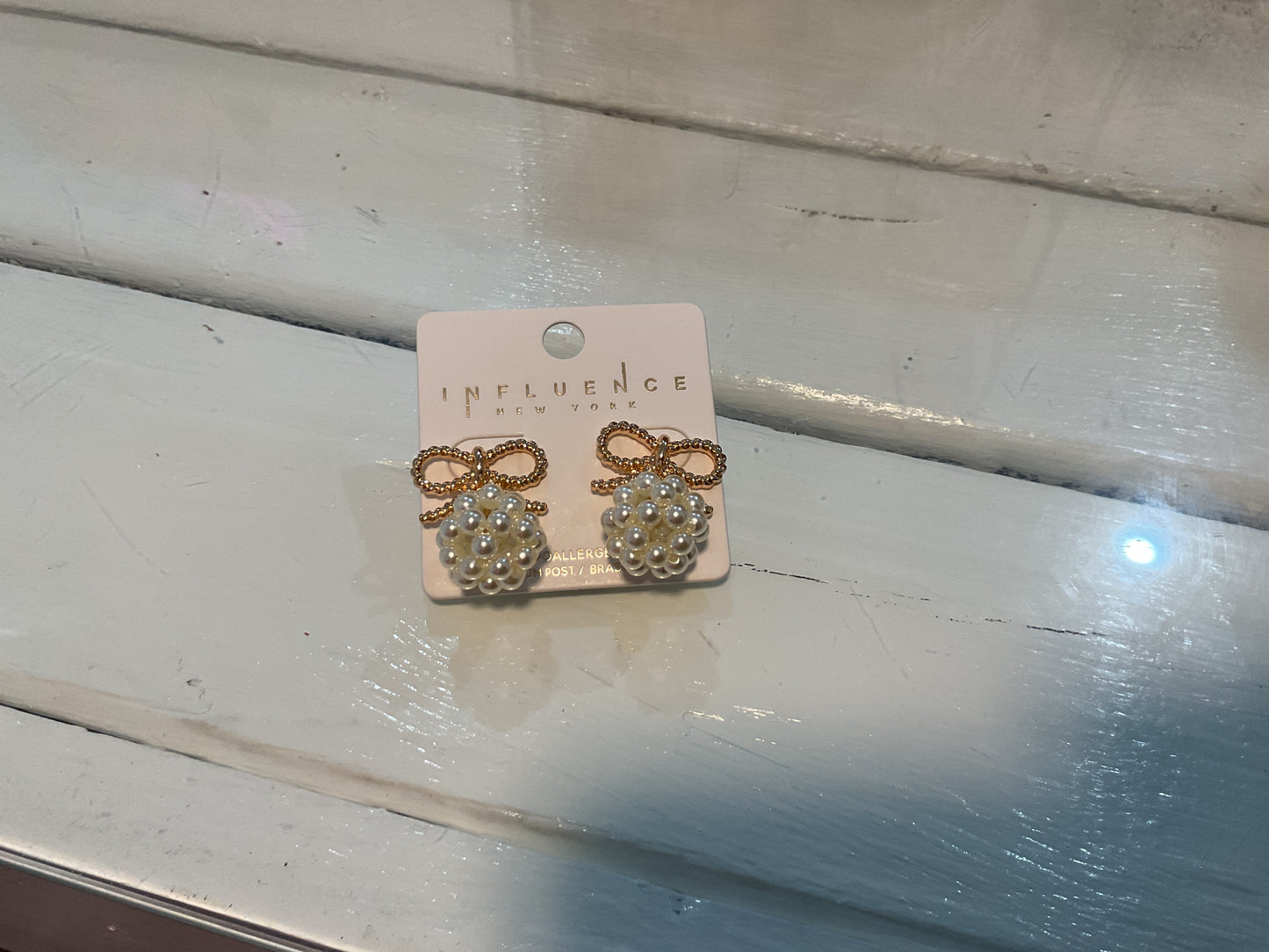 Bow studs w/ Pearl ball