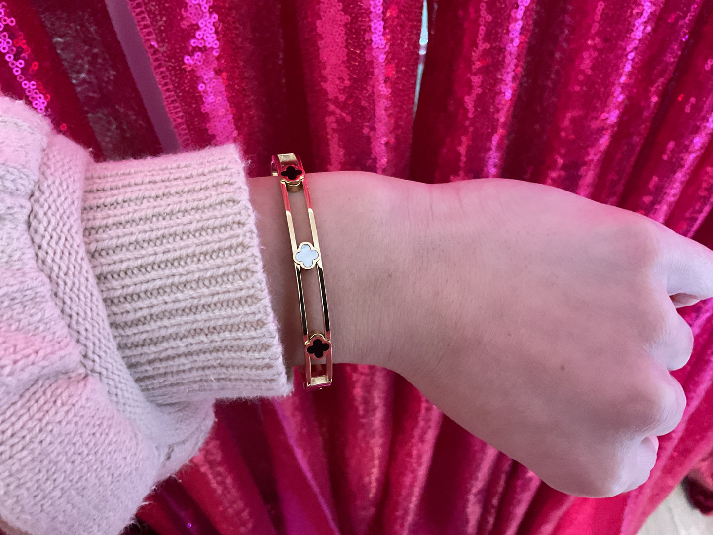 Black & White Clover