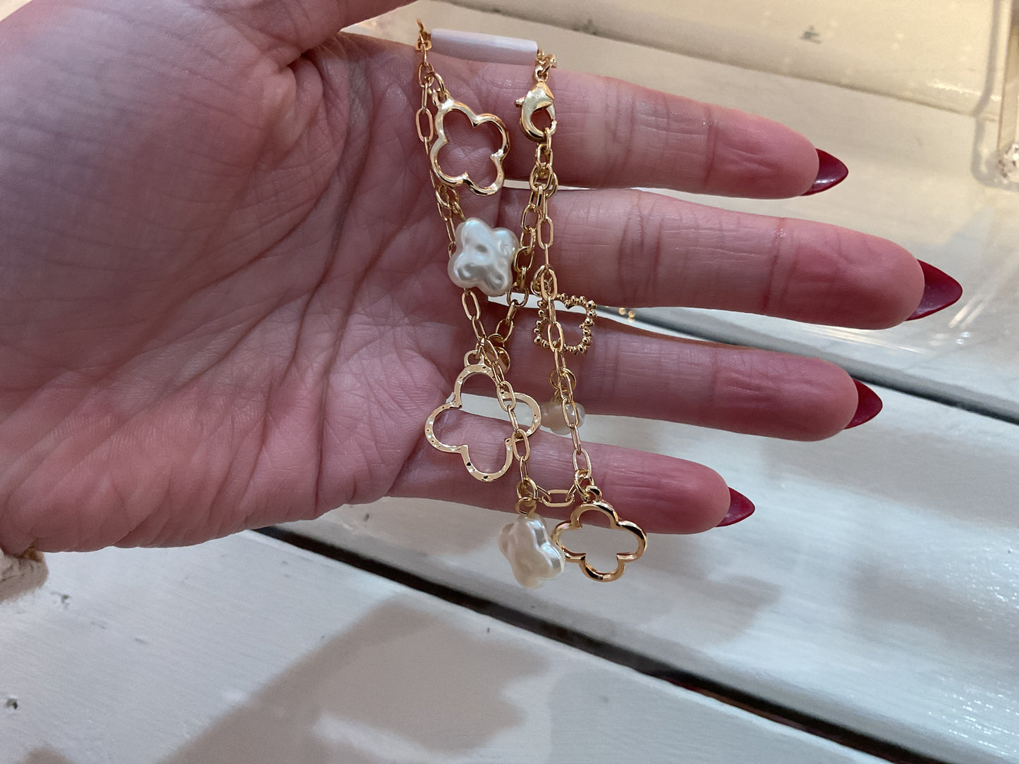 Gold & Pearls Clover