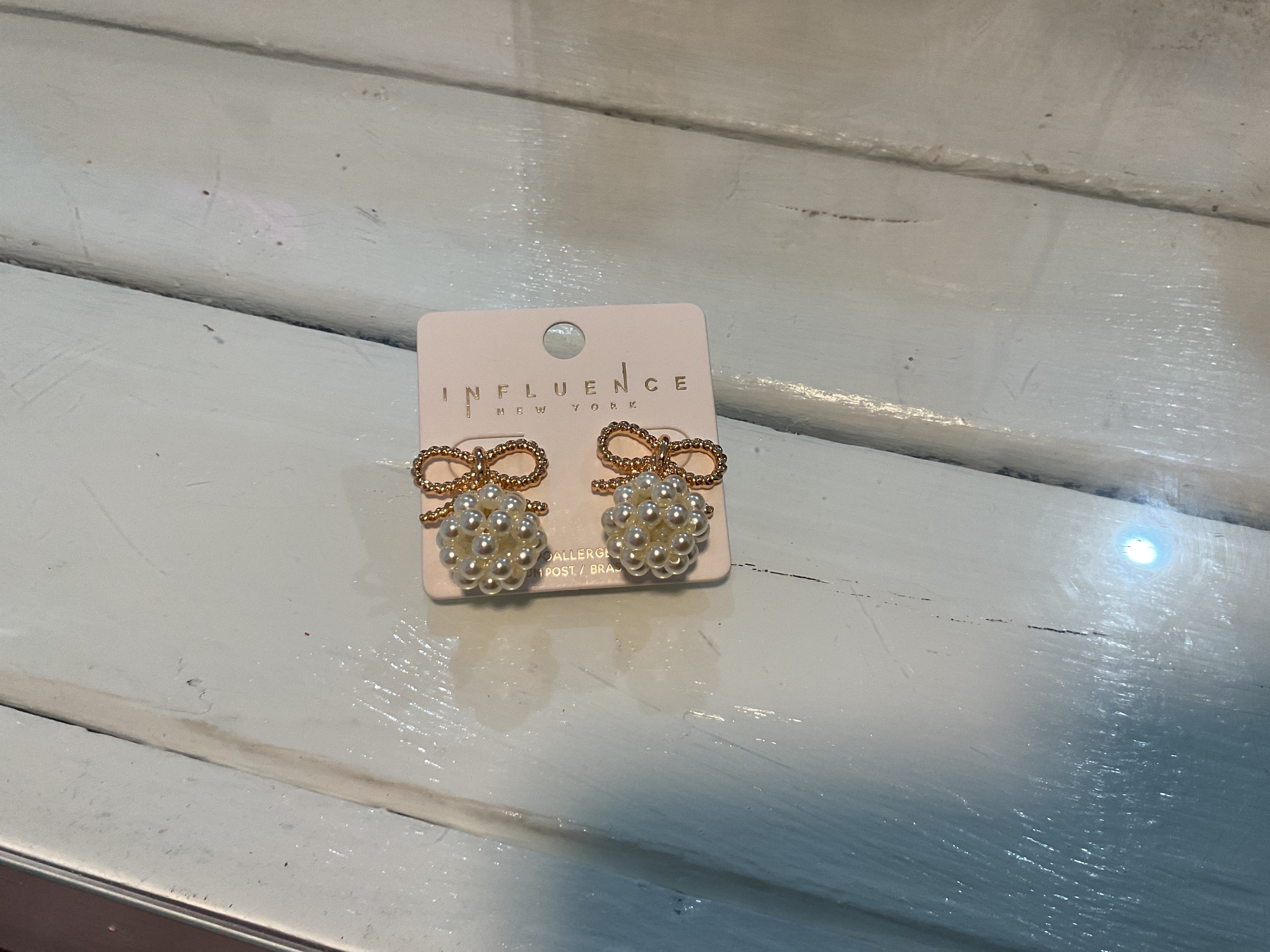 Bow studs w/ Pearl ball