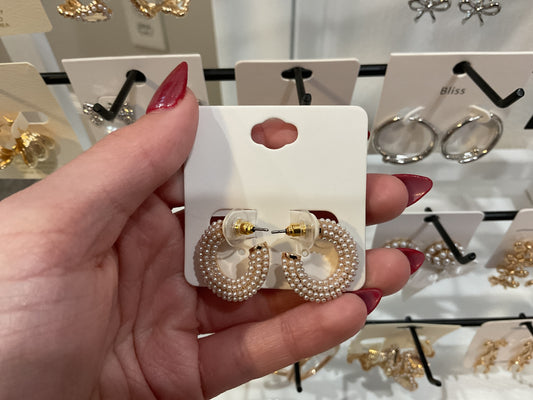 Small Hoop w/ Pearls