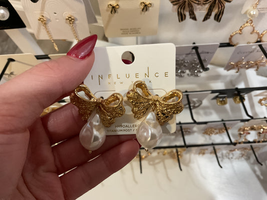 Big Bow Studs w/ teardrop pearl