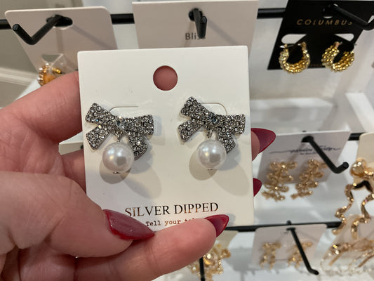 Silver Bow Stud w/ pearl